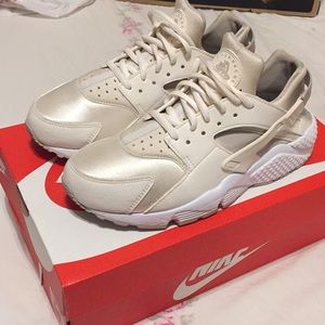 Nike Cream Huaraches